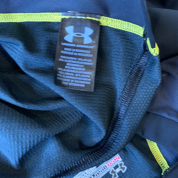 BNWT Men’s Under Armour navy blue w/ yellow stitching compression long sleeve. - Picture 8 of 8